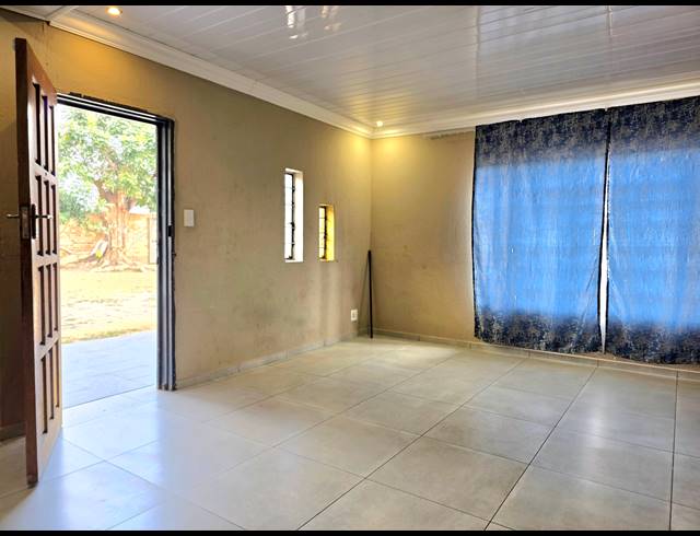 3 BEDROOM FREEHOLD FOR SALE IN IVY PARK